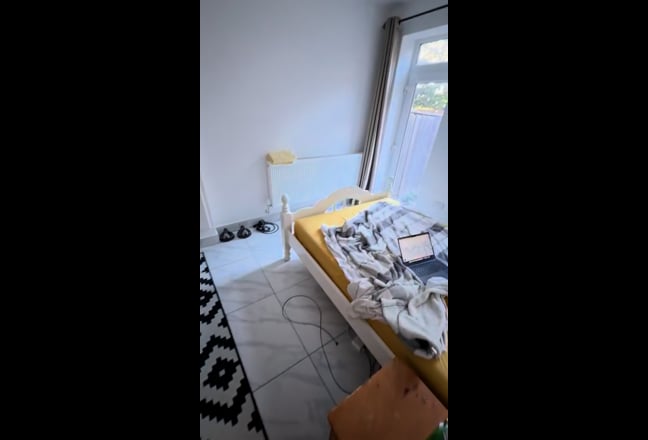 Studio Flat with Massive Private Garden Main Photo