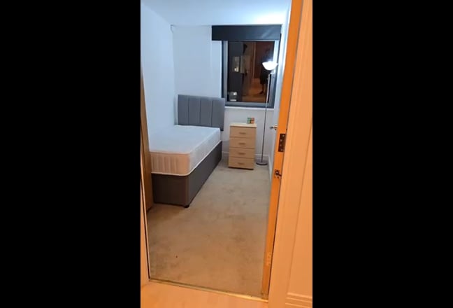 Flatmate wanted in a 2bed 2bath house Main Photo