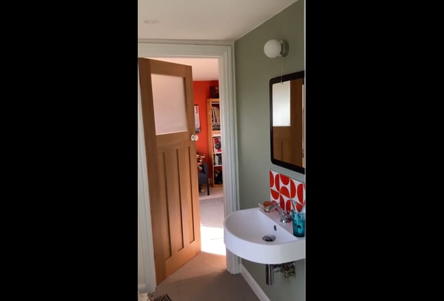 Large, bright, airy loft room with en-suite  Main Photo
