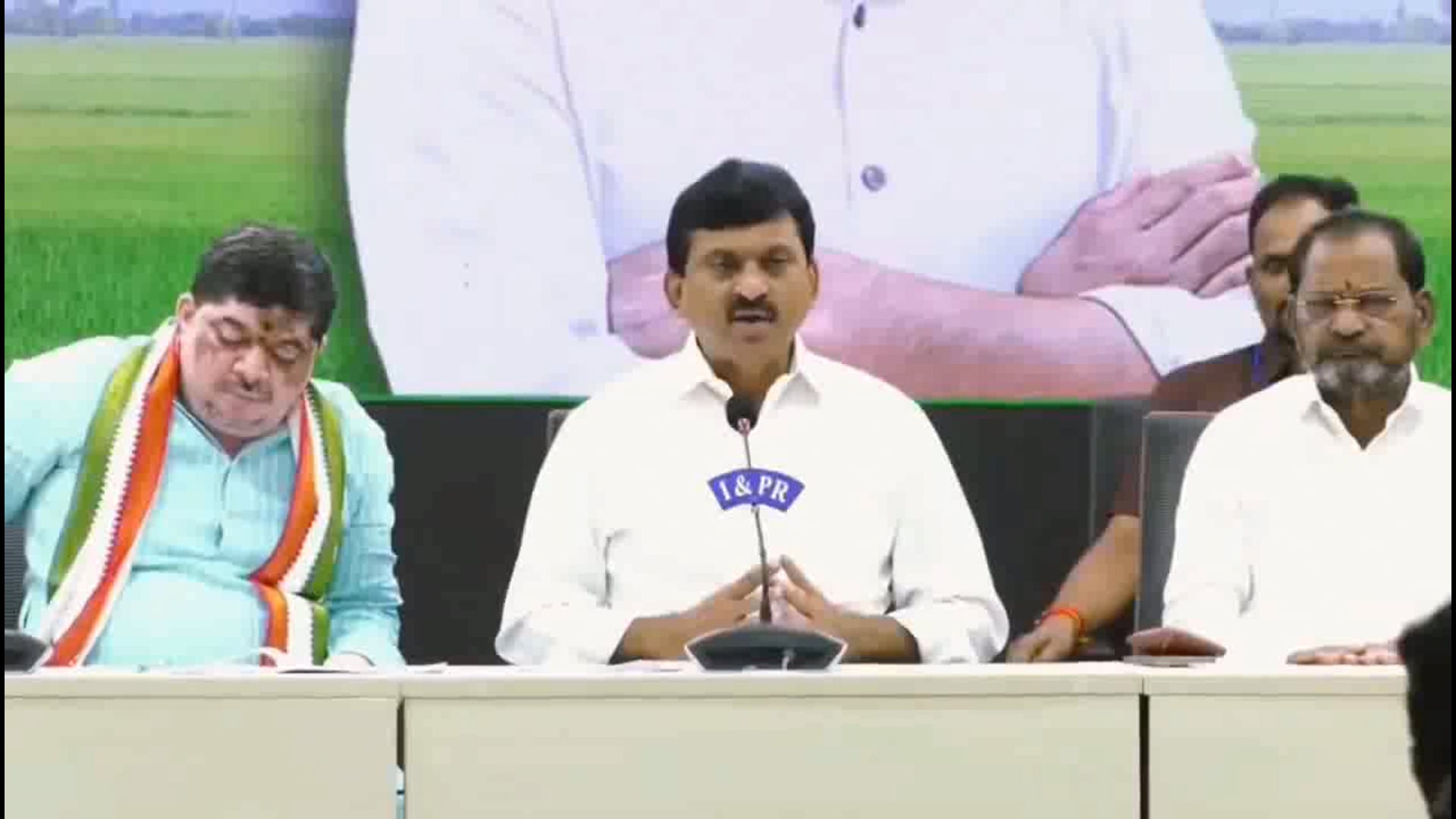 तेलंगाना कैबिनेट ने एमएलसी पदों के लिए कोदंडाराम और अज़हरुद्दीन के नामों की सिफारिश की

हैदराबाद#politics