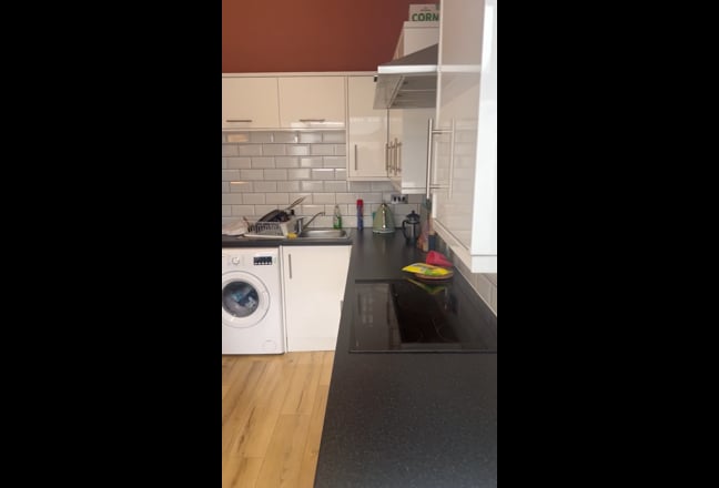 1st floor double bedroom avail. Sept 2nd Main Photo