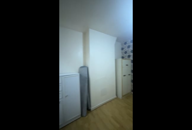 Bedrooms available for group or singles  Main Photo