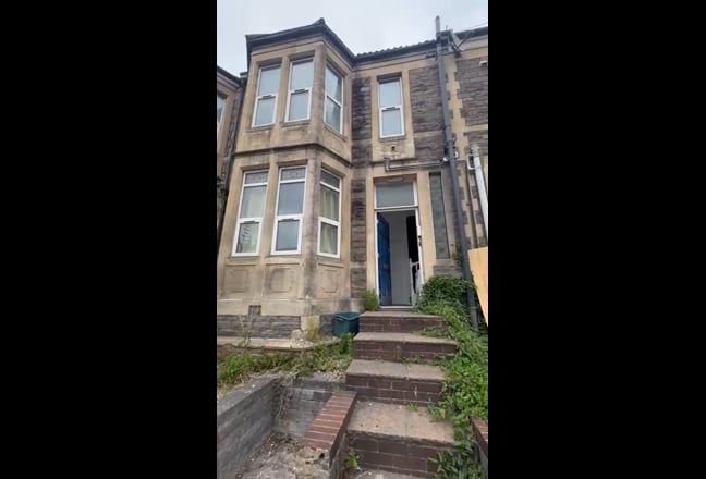 Looking for a roomate, student flat in bristol  Main Photo