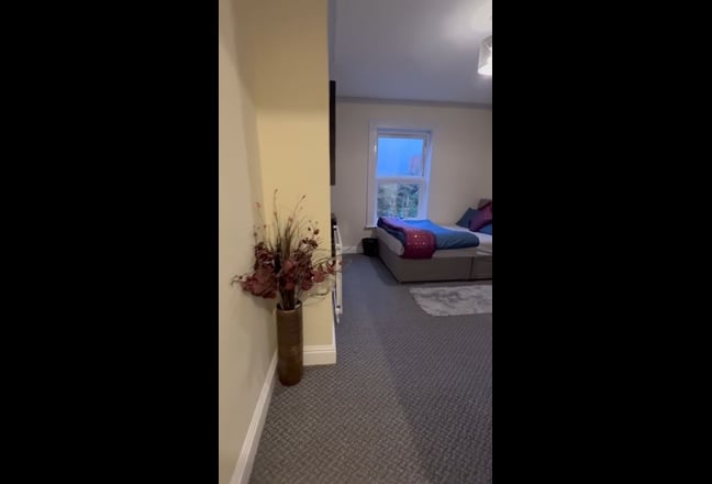 Pets Allowed - 1 Person Only*Master  with En-Suite Main Photo