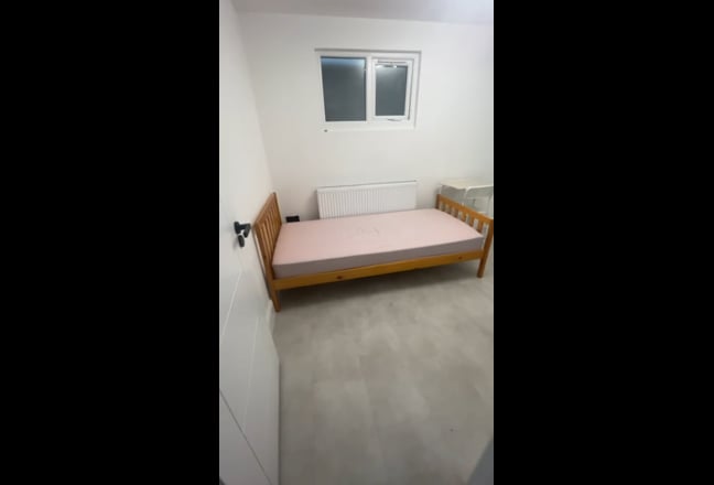 Available Ensuite Room – Close to Twickenham Stati Main Photo