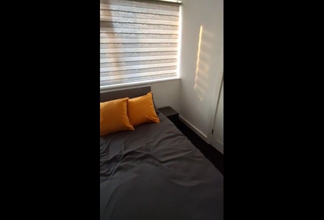  Bedroom with ensuite & parking 2 minutes from sta Main Photo