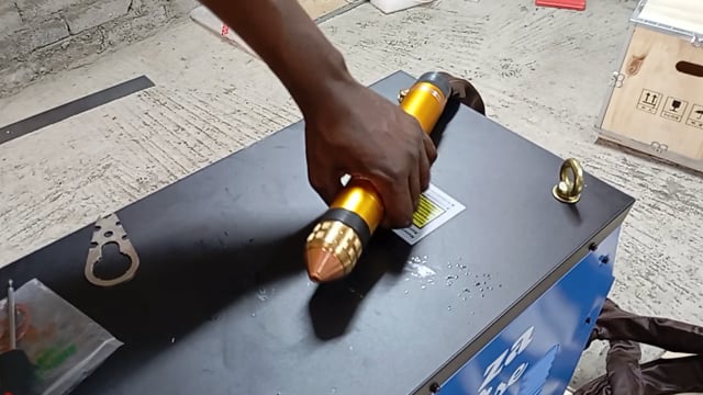 Disassemble Universal Mach-401 Water-Cool Machine Torch to change consumables