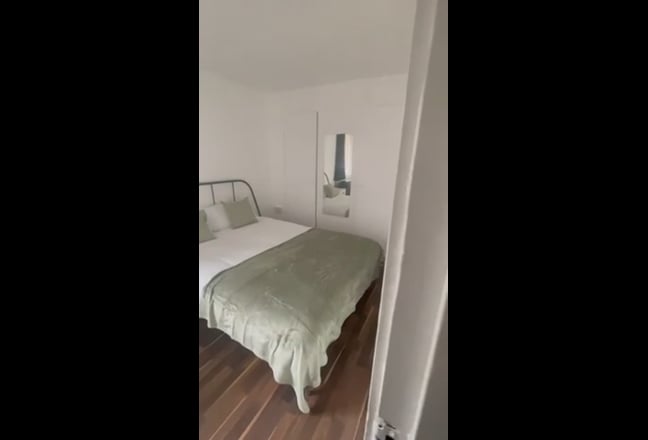 Lovely double room in Mile End Road E1  Main Photo