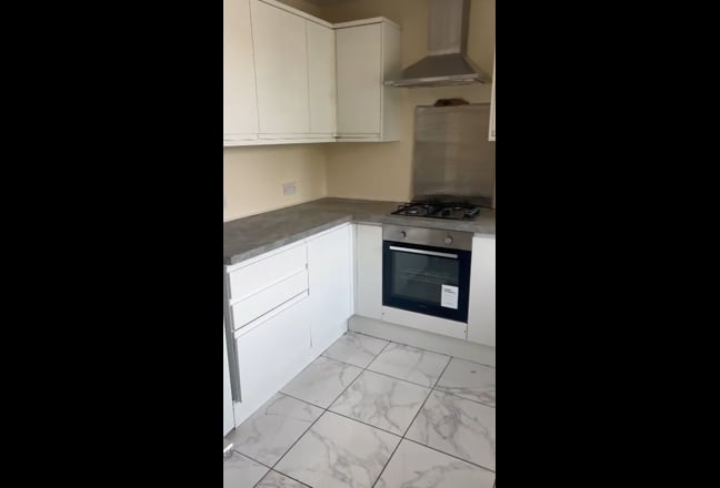 3- Bed Flat to Let - SW4 Clapham Main Photo