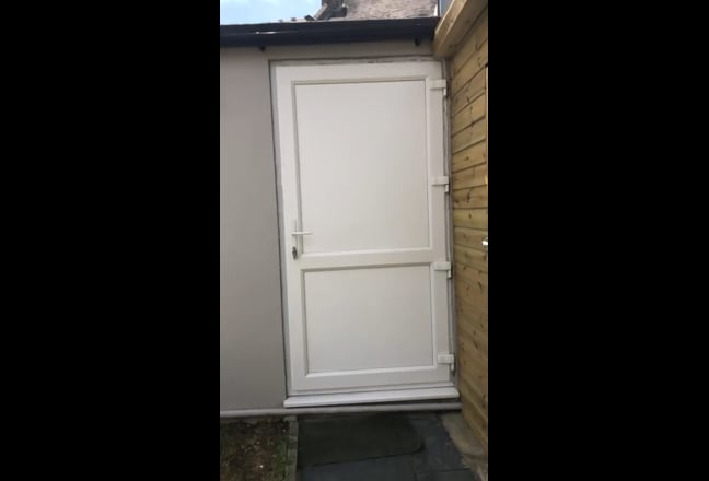Newly Renovated Spacious One Bedroom Studio Flat Main Photo