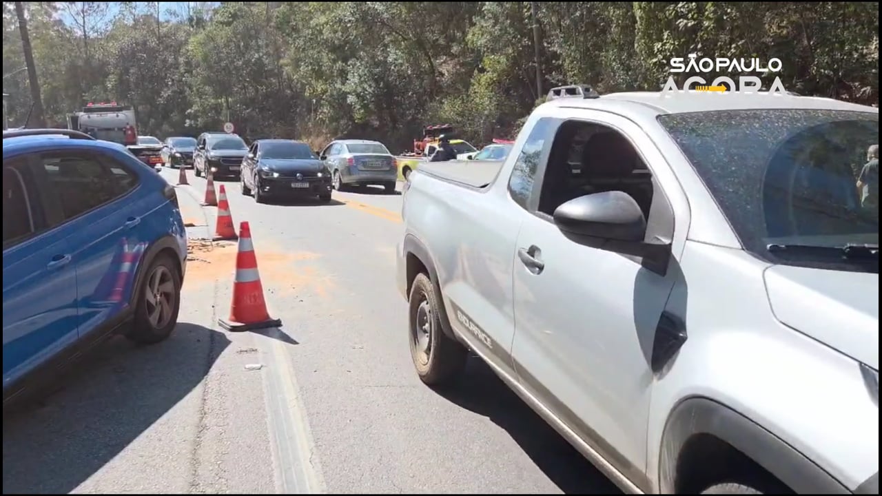Acidente entre dois carros deixa nove pessoas feridas em rodovia de Mairiporã