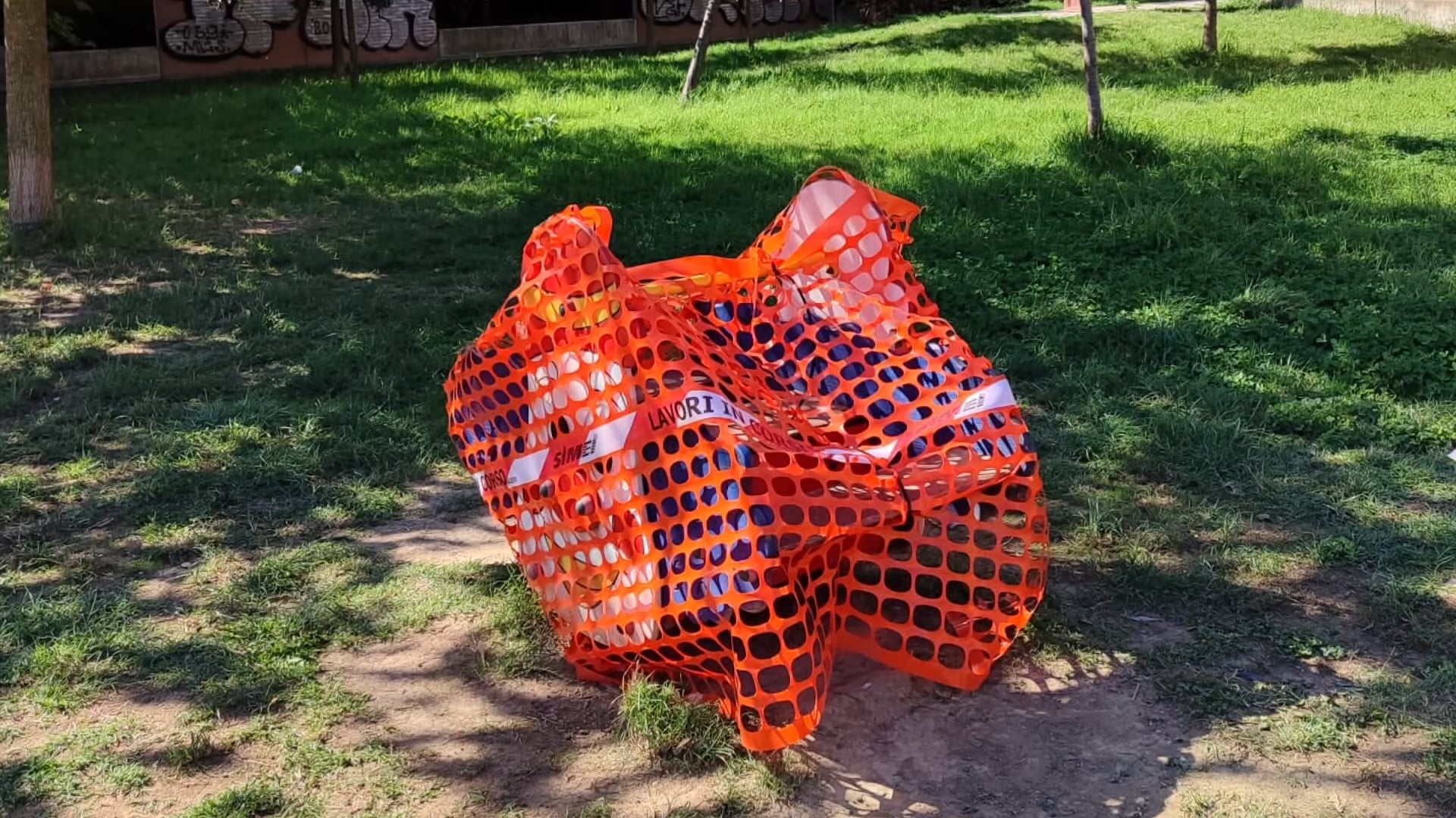 Al giardino Susini degrado e giochi per i bimbi non sicuri