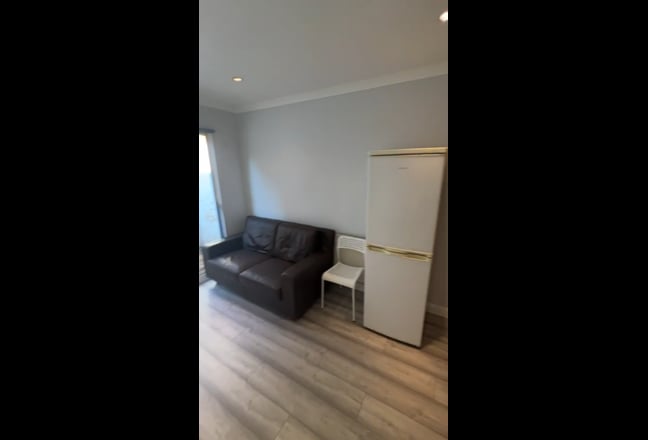 Nice 2 Bed flat in Ealing Main Photo