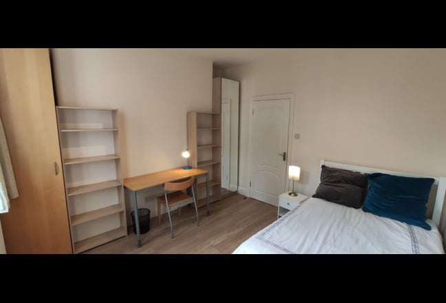  Large bright double room Bloomsbury (bills incl.) Main Photo
