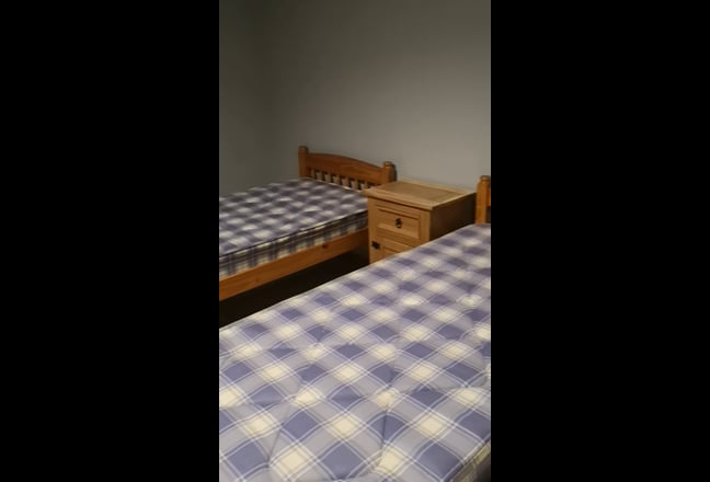  Rooms for  students  -  free  WIFI  LE2  Main Photo