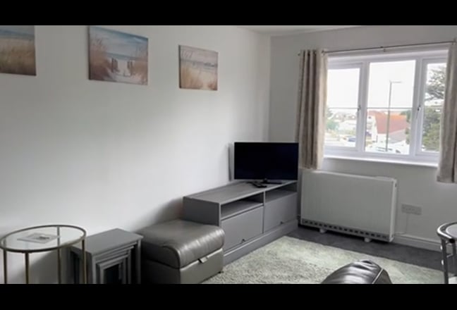 2 double bedroom flat with Jucuzzi/Pool/Gym/Pkg. Main Photo