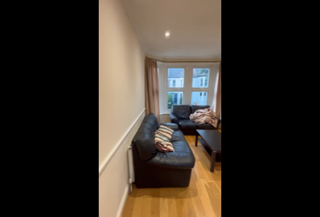 Urgent room needed asap for student !  Main Photo