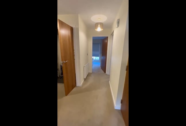 Ensuite double bedroom in a bright and modern flat Main Photo