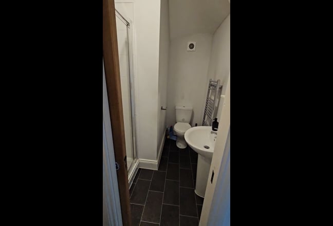 😲HUGE Ensuite Room with Living Area - (13aER) Main Photo