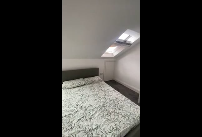  En-Suite Room Near Ilford Station  Main Photo