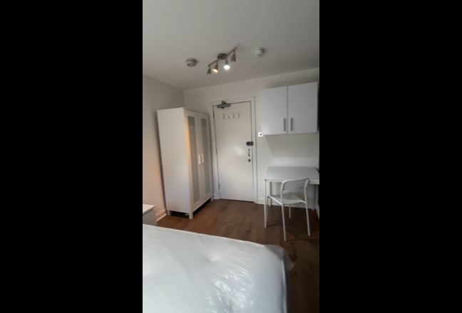 HMO Furnished 9 Bedroom House Main Photo