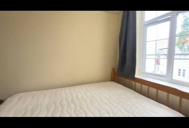 Lovely dbl room near Hampstead Border (M75.01) Main Photo