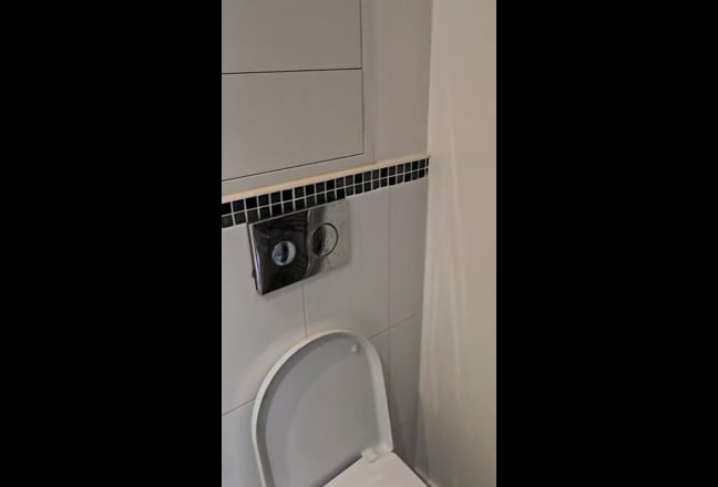 Medium Sized room  Main Photo