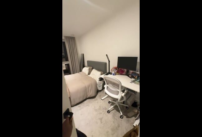 Spacious Double Room with Private Bathroom- HA0 Main Photo