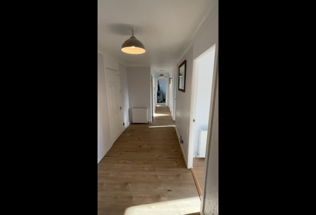 3 x double bedrooms Main Photo