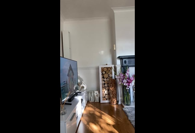 Lovely house with extra room to rent Main Photo