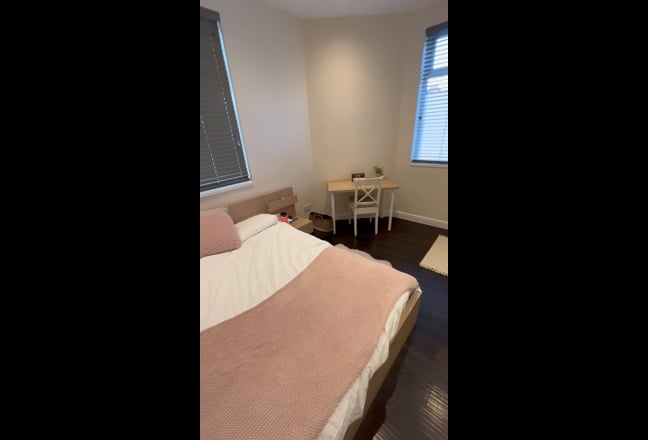 Double 5 mins to city or train 550pcm  inc bills   Main Photo