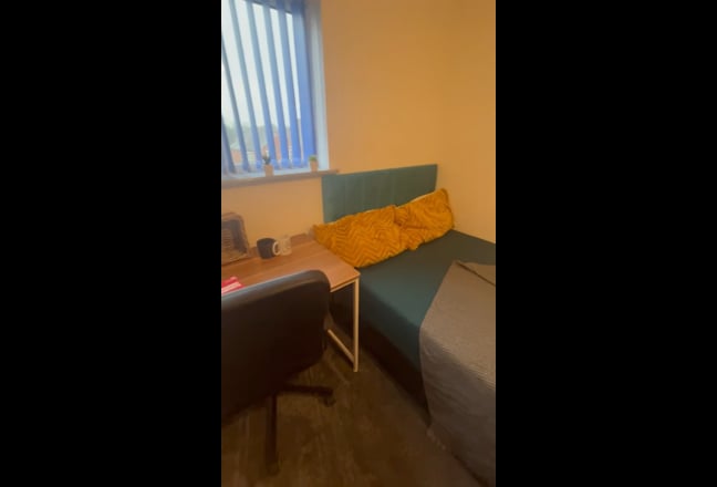 Ensuite double room available to replace tenant Main Photo