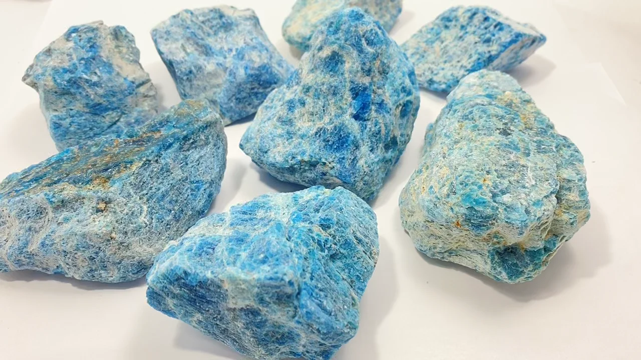 薔薇】天然石アパタイトの龍 ご購入前に在庫確認必要D.413 薔薇