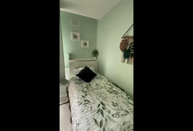 Quiet, well equipped & fully furnished room Main Photo