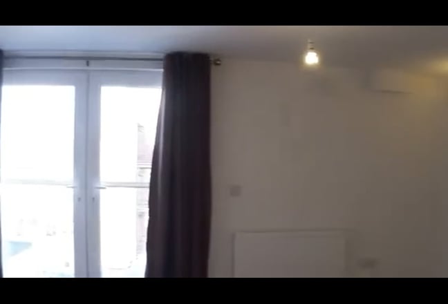 Modern 1-Bedroom Top Floor Flat  Main Photo