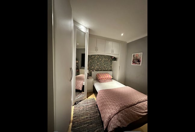 Double room in Putney  Main Photo