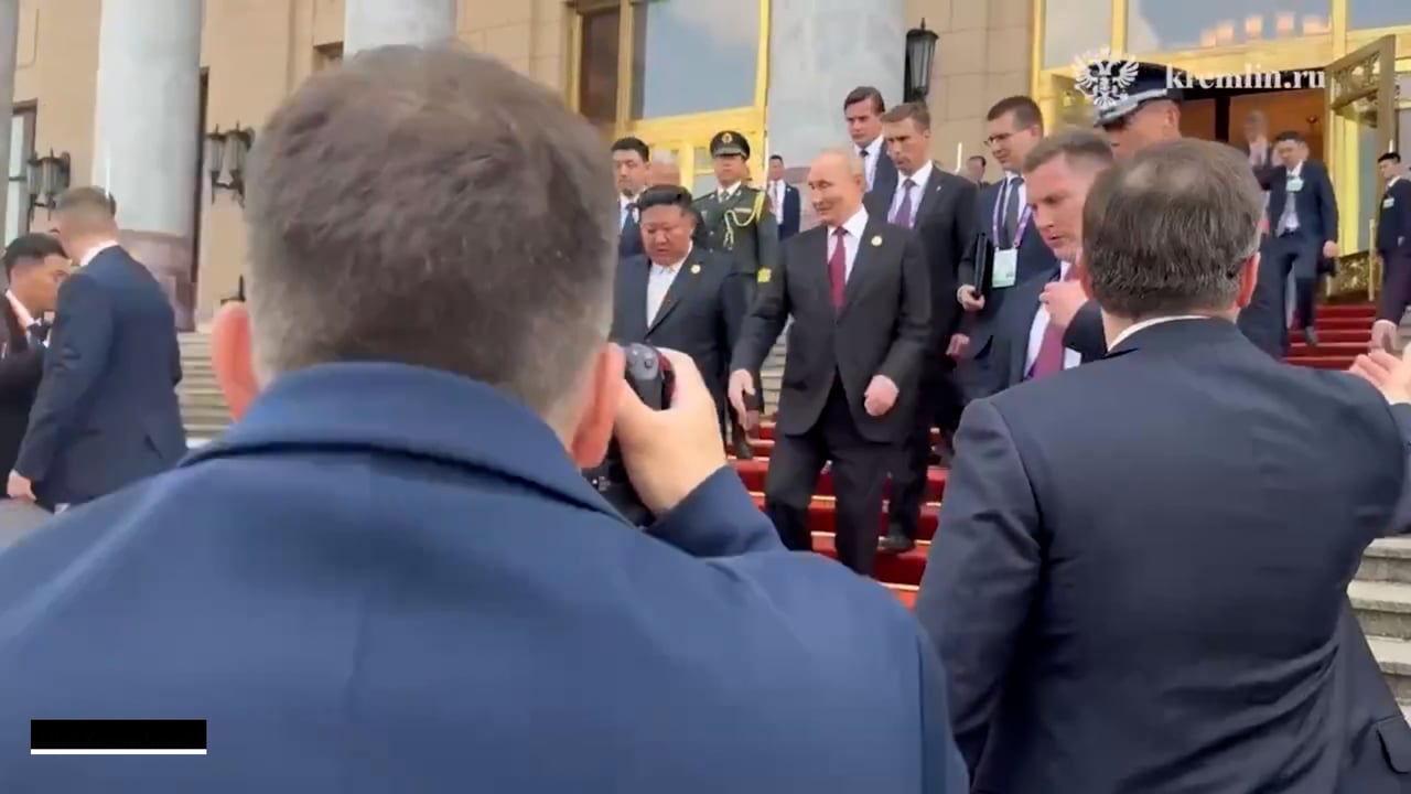 Tega človeka ni bilo nikoli tu: po pogovoru s Putinom so prišli čistilci