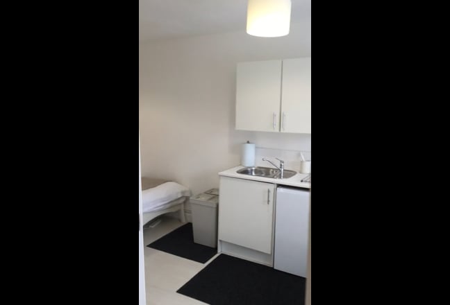 Self Contained Single Room - (ENFIELD EN1) Main Photo