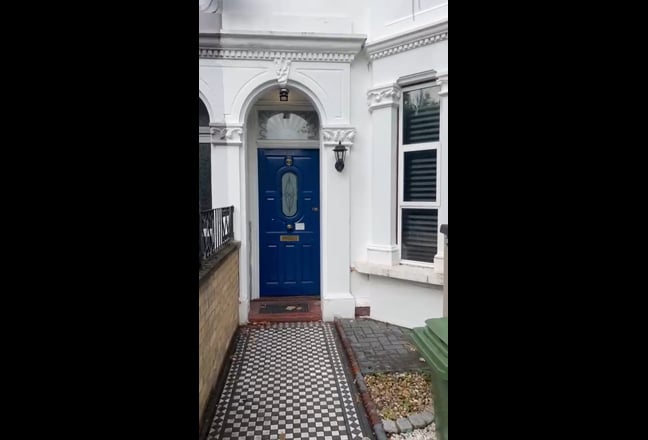 Self contained studio in W12 Main Photo