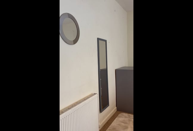 Student doubleroom available now. Bills included.  Main Photo