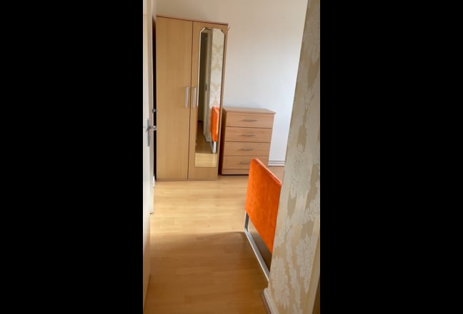 1 fantastic double room in Limehouse Main Photo