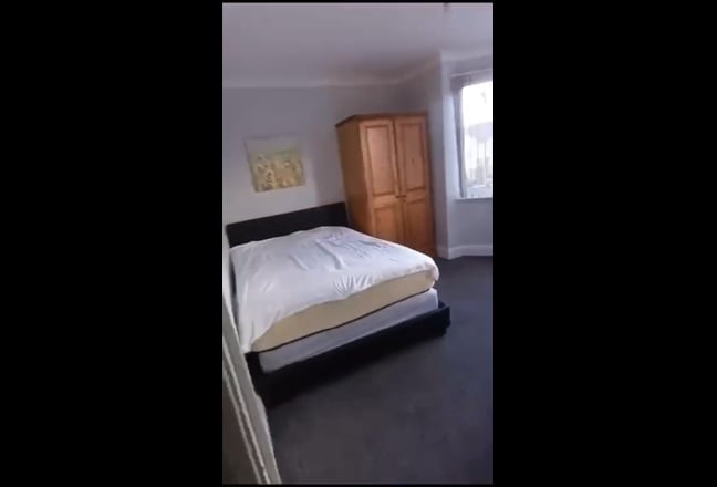 Cozy Double Room in Cowley- Couples welcomed  Main Photo