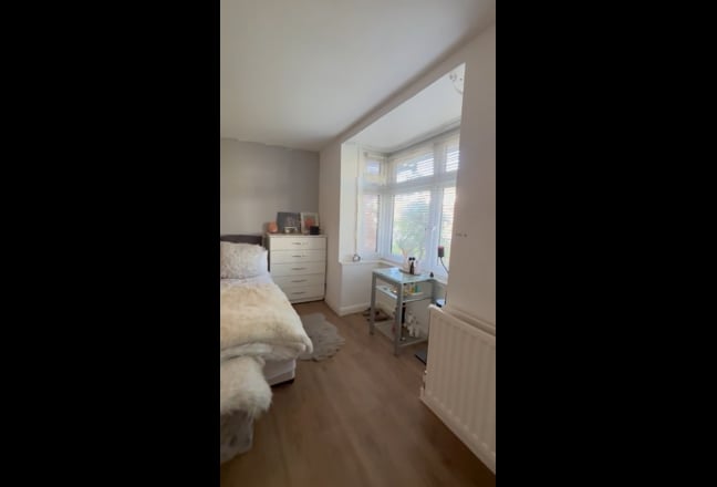  Bright  clean large  Double room  Main Photo