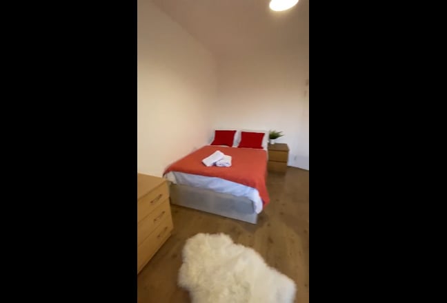Spacious Double Room in the Heart of Kentish Town  Main Photo