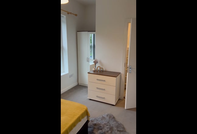 Video 1: Kitchen diner