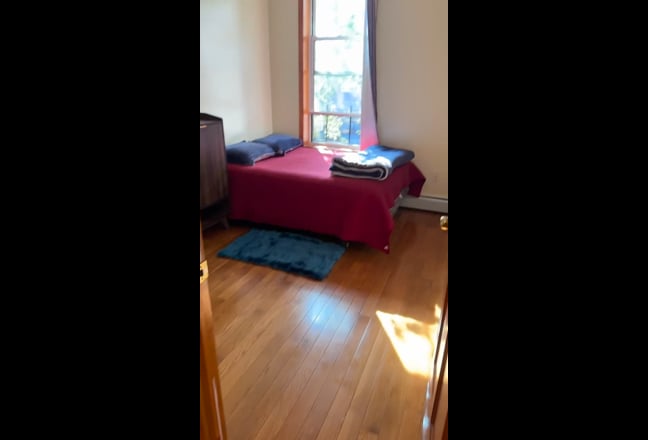 I have a very nice room available January 1  Main Photo