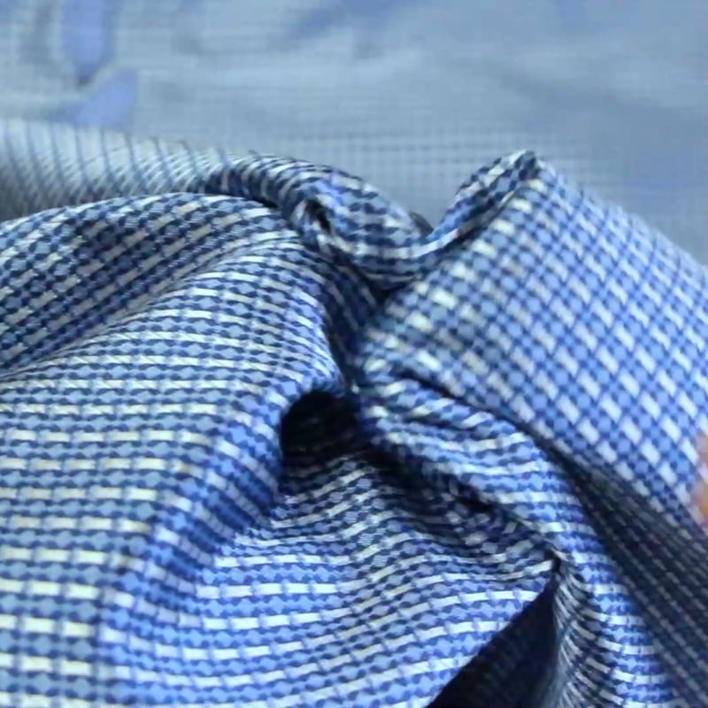 Vidéo: Jacquard 100% soie - Carreaux bleus