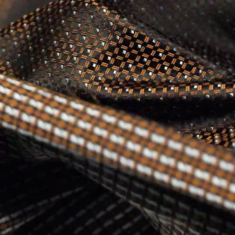 Vidéo: Jacquard 100% soie - Carreaux orange fond marron