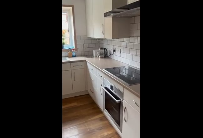 Large room in a home close to Bicester Village Main Photo