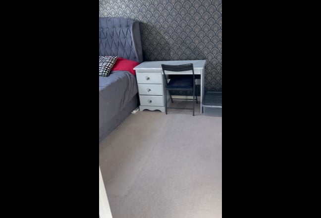 Double Bed Room close to Ashford Town centre Main Photo